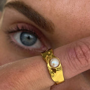 Lava de Oro Pearl Ring