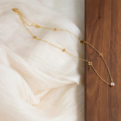 Carrie® Clover Chain